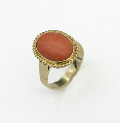 14 kt Gold Korallen-Ring, GG 585/000, ovaler Korallencabochon, Kordelrandverzierung,RW 57, ca. 7.0 g, Versand nur innerhalb der EU