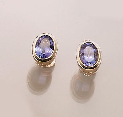 Paar 14 kt Gold Tansanit-Ohrstecker, GG 585/000, insg. 2 ovalfacett. Tansanite zus. ca. 2.0 ct, total ca. 3.6 g