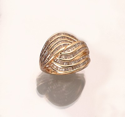 10 kt Gold Diamant-Ring, GG 417/000, 136 Diamant-Baguettes zus. ca. 2.0 ct l.get.Weiß -get.Weiß/p, RW 55, ca. 8.2 g