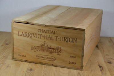 12 Flaschen Chateau Larrivet Haut-Brion 2000, Graves, je 75cl, orig. verkorkt und unverkostet, high fill, in orig. Holzbox