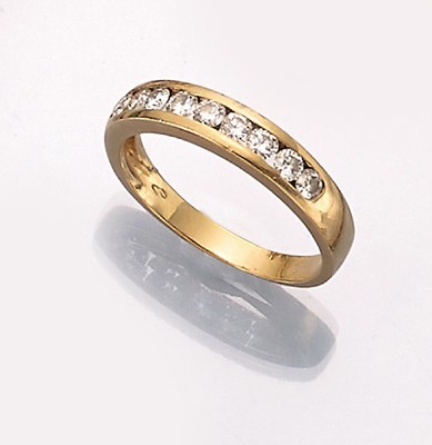 18 kt Gold Brillant-Ring, GG 750/000, 9 Brillanten zus. ca. 1.0 ct feines Weiß-Weiß/vs-si, RW 58, ca. 4.6 g