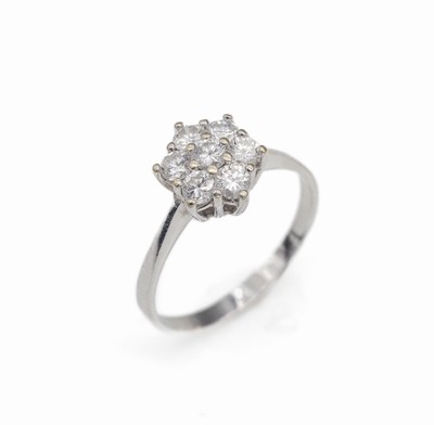 14 kt Gold Brillant-Ring, WG 585/000, blütenförmiger Ringkopf mit 7 Brillanten zus. ca. 1.40 ct feines Weiß-Weiß/vs-si, RW 62, ca.3.2 g