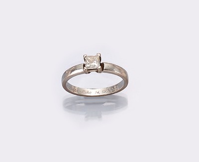 18 kt Gold Diamant-Ring, WG 750/000, einzelner Princesscut-Diamant ca. 0.55 ct Weiß/si, RW 59, ca. 4.6 g, mit pers. Gravur inRingschiene