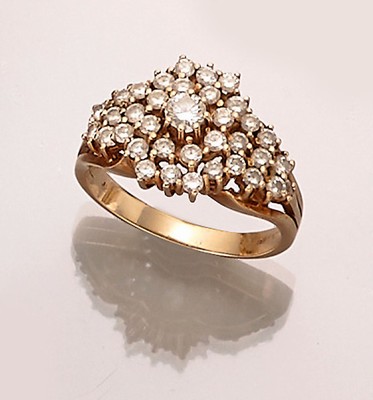 14 kt Gold Brillant-Ring, GG 585/000, Ringkopf in mehreren Ebenen, 31 Brillanten zus. ca. 1.20 ct Weiß/vs-si, RW 53, ca. 5.0 g