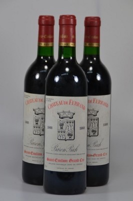 3 Flaschen 1988 Chateau de Ferrand, Baron Rich, Saint-Emillion Grand Cru, je 750ml, 12,5% Vol., l. berieben, Into Neck, unverkostet, 83 Parker-Punkte