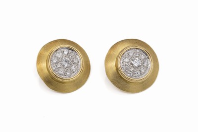 Paar 18 kt Gold Brillant-Ohrclips, GG 750/000, kreisförmig, satinierter Rand, Mitte ausgefasst mit jeweils 10 Brillanten, insges. 20 Brillanten ...