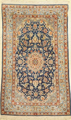 Esfahan fein, Persien, um 1950, Korkwolle auf Seide, ca. 170 x 108 cm, ca. 1,0 Mio. Kn/qm, EHZ: 2(kleine Mottenfraß)