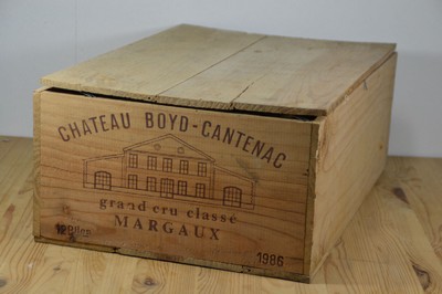 12 Flaschen in orig. Holzkiste, 1986 Chateau Boyd-Cantenac, Pauillac, je 750ml, 12%Vol., unverkostet, in geöffneter Holzkiste