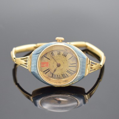 Emaillierte Armbanduhr in GG 750/000, Schweiz um 1900, Handaufzug, Geh. & aufgedr. Boden dell., GG 750/000 Band, gold. Zifferbl. altersbed. pat./fl., ...