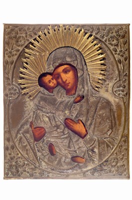 Zwei Ikonen, Russland, 19. Jh. Mutter Gottes mit Jesuskind, Metalloklad, ca. 26x21cm, Hl. Nikolaus, Tempera auf Holz, Oberflächenschäden, ca. ...