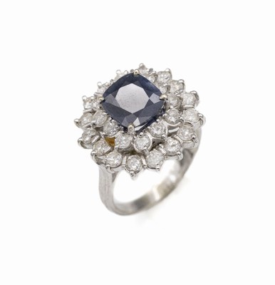 18 kt Gold Saphir-Brillant-Ring, WG 750/000, facett. Saphir ca. 3.00 ct, 28 Brillanten zus ca. 1.16 ct get.Weiß/p2, 2- reihig gefasst, RW 52, ca. ...