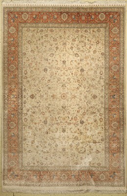 Hereke Seide fein, China, ca. 50 Jahre, reine Naturseide, ca. 280 x 190 cm, leicht verzogen, fleckig