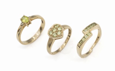 9 kt Gold Peridot-Ring-Konvolut, GG 375/000, best. aus: 1 x mit 1 rundfacett. Peridot ca.0.29 ct und 2 weiße Topase zus. ca. 0.04 ct, RW 54, 1 x ...