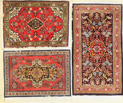 3 Lots, Persien, ca. 50 Jahre, Ghom und Sarogh, Wolle auf Baumwolle, ca. 124 x 70 cm, EHZ: 2