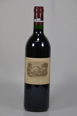 1 Flasche Chateau Lafite Rothschild, 1993, Pauillac, 75cl, 12,5% Vol., high fill, original verkorkt, unverkostet, Etikett und Kapsel minimal ber., ...