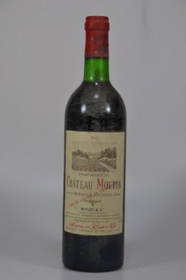 1 Flasche 1975 Chateau Mouton, Beylot & Co.,Bordeaux superior, Vertrieb Ludwig von Karpdd & Co. Bremen, 750ml, Top Shoulder, beschmutzt