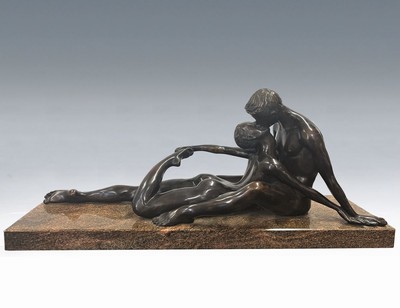 Maximilian Delius, geb. 1958, Die Liebenden, Bronzeskulptur auf Granitsockel, ca. 27x60x20cm