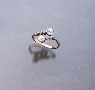 Jugendstil-Diamant-Ring, RG 585/000 und Platin, Altschliff-Diamant ca. 0.60 ct, 6 Altschliff-Diamanten zus. ca. 0.10 ct Weiß/si-p, 1 kl. Perle, RW ...