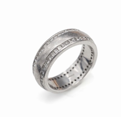 Platin Diamant-Ring, Pt 900/000, 2-rhg. bes. mit 94 Diamanten im Princess-Cut zus. ca.5.00 ct Weiß/si-p, RW 56, ca. 13.3 g, Tragespuren, sign. ...