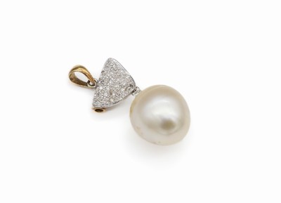 14 kt Gold Diamant-Zuchtperl-Anhänger, GG/WG 585/000, bewegl. abgehängte unrunde Südseezuchtperle, D. ca. 13.8 mm, 27 8/8- Diamanten zus. ca. ...