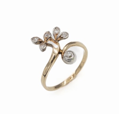 14 kt Gold Diamant-Ring, wohl Österreich um1900, GG 585/000 und Silber, floraler Ringkopf mit 6 Altschliffdiamanten zus. ca. 0.25 ct Weiß/si-p, RW ...