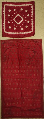 2 Lots Asiatischer Textilien, um 1900, Seide, ca. 217 x 122 cm, und ca. 102 x 94 cm, EHZ:(Alters-und Gebrauchsspuren)