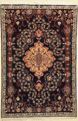 Esfahan fein, Persien, ca. 40 Jahre, Korkwolle mit und auf Seide, ca. 160 x 110 cm,ca. 1,0 Mio. Kn/qm, EHZ:(Sehr guter Zustand)