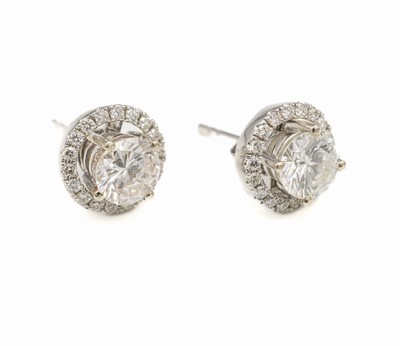 Paar 18 kt Gold Brillant-Ohrstecker, WG 750/000, mittig 2 Brillanten zus. ca. 1.42 ct Weiß/vs-si, mit abnehmbaren Kranz mit insg. 36Brillanten zus. ...