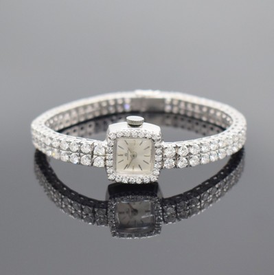 BUCHERER feine, mit ca. 10 ct Brillanten besetzte Damenarmbanduhr in WG 750/000, Schweiz um 1975, Handaufzug, Boden aufgedr., silb. Zifferbl. m. ...
