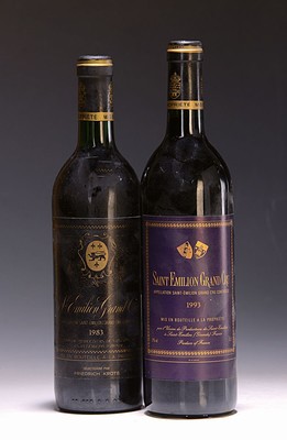 2 Flaschen 1993 Saint Emilion Grand Cru und eine Flasche 1983 Saint Emilion Grand Cru , je 750 ml, 12%Vol., Füllstand into neck, unverkostet