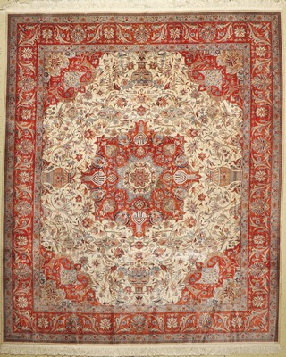 Esfahan fein, China, ca. 40 Jahre, Korkwolle, ca. 302 x 254 cm, EHZ: 2(Fleckig)