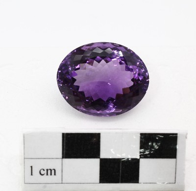 Loser Amethyst 54.92 ct, ovalfacett., 26.65 x 21.78 x 15.80 mm, intense purple, mit ALGT Expertise, verschweißt