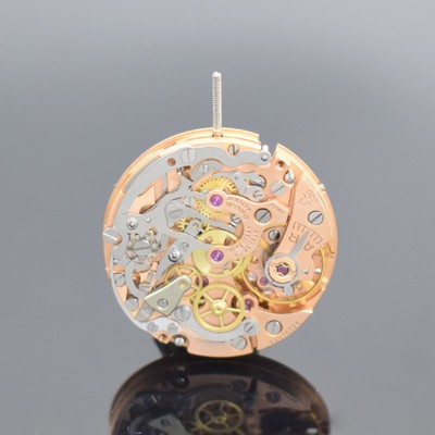 OMEGA vergoldetes Werk Kaliber 320 mit Schaltrad, Schweiz um 1965, 17 St., Schr.- Unr. m. gebl. Breg.-Spir., Welle, Überh. empf., EZ 2-3