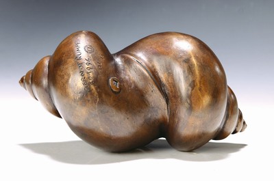 Gernot Rumpf, geb. 1941 Kaiserslautern, grosse Bronzefigur von zwei Schnecken, sign. und nummeriert 12/25, dat. AD 1996, Giesserstempel Schmäke ...
