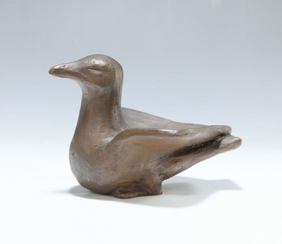 Zeitgenössische Bronzeskulptur einer Taube, monogr. TR o.ä., ca. 13x18x16.5 cm