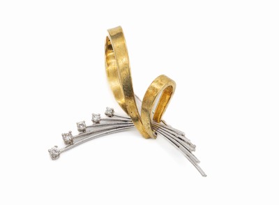 18 kt Gold Brillant-Brosche, GG/WG 750/000,1950er Jahre, geschwungene Gestaltung, 5 Brillanten zus. ca. 0.18 ct Weiß/si, ca. 5 x 4cm, ca. 10.0 g
