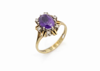 14 kt Gold Amethyst-Diamant-Ring, GG/WG 585/000 gepr., mittig ovalfacett. Amethyst ca.1.50 ct, umgeben von 6 8/8-Diamanten zus. ca. 0.06 ct Weiß/p, ...