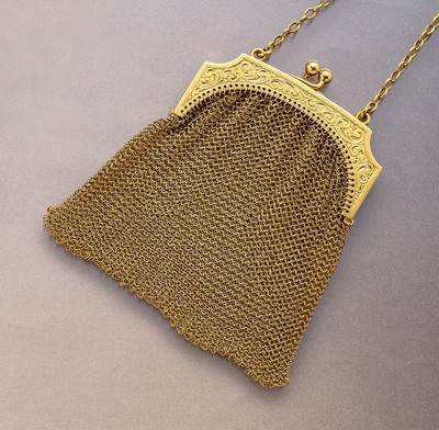 14 kt Gold Täschchen, GG 585/000, um 1900, Bügel mit floraler Gravur, ca. 7 x 5.5 cm, ca.33.2 g