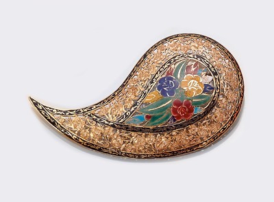 18 kt Gold Email-Brosche, GG 750/000 gepr.,wohl Orient um 1900, tropfenförmig, durchbrochen gearbeitet, fein grav. und nachgestochen, mittig ...