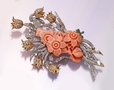 18 kt Gold Korallen-Diamant-Smaragd-Brosche, WG/GG 750/000 gepr., prunkvoll, außergewöhnlich, florale Gestaltung, mittig geschnittene ...
