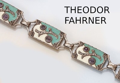 Armband THEODOR FAHRNER, deutsch Pforzheim um 1925/30, 935er Silber, teilvergoldet, Meistermarke TF im Kreis, 5 Glieder mit hell- grünem und ...