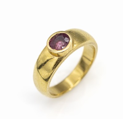 18 kt Gold Rubin-Ring, GG 750/000, ovalfacett. Rubin in Zargenfassung ca. 0.80 ct, ca. 10 g, RW 57