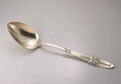 Außergewöhnlicher Jugendstil-Löffel, Dänemark, Kopenhagen 1915, 830er silber, außergewöhnlich groß, L. ca. 41 cm, Laffe ca. 14 x 9 cm, streng ...