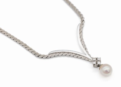 14 kt Gold Brillant-Perl-Collier, WG 585/000, V-förmiges Mittelteil mit 4 Brillanten zus. ca. 0.16 ct Weiß/si, 1 bewegl. abgehängte Zuchtperle, ...