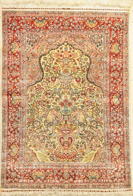 Hereke Seide fein, China, ca. 40 Jahre, reine Naturseide(Metallbroschiert) , ca. 143 x 102 cm, ca. 1,0 Mio. Kn/qm, EHZ: 1