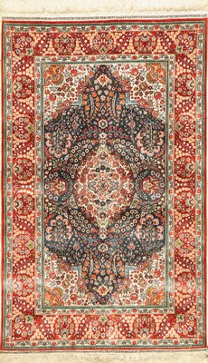 Hereke Seide fein, China, ca. 40 Jahre, reine Naturseide, ca. 148 x 92 cm, ca. 1,0 Mio. Kn/qm, EHZ: 1