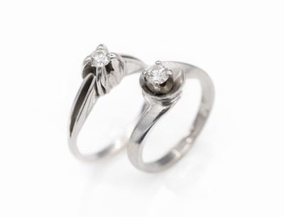 Konvolut 2 14 kt Gold Brillant-Ringe, WG 585/000, 1 x geschwungener Ringkopf, Brillant ca. 0.15 ct Weiß/si, RW 49, und 1 x schlicht, Brillant ca. ...
