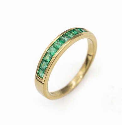 18 kt Gold Smaragd-Ring, GG 750/000, 9 Smaragd-Carrees zus. ca. 0.25 ct, RW 52, ca. 2.9 g