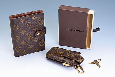 LOUIS VUITTON Konvolut, Monogram Canvas, best. aus: kl. Agenda mit Register für Adressen, Telefonnummern und Notizen, dazu orig. Louis Vuitton ...