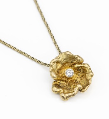 18 kt Gold Brillant-Anhänger, GG 750/000, blütenförmig, mittig 1 Brillant ca. 0.25 ct feines Weiß/si, an Kette, GG 585/000, L. ca. 42 cm, ...